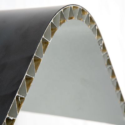 A2 2.5mm Form-Beweis 2200mm Aluminiumdes bienenwaben-zusammengesetztes Platten-Blatt-Blatt-4x8 im Freien
