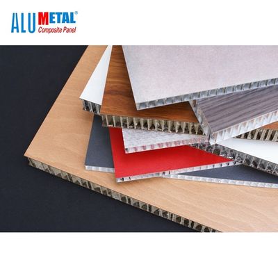 PVDF, das Plastikbienenwaben-Stein-Umhüllungs-Brett 200mm 1300mm beschichtet